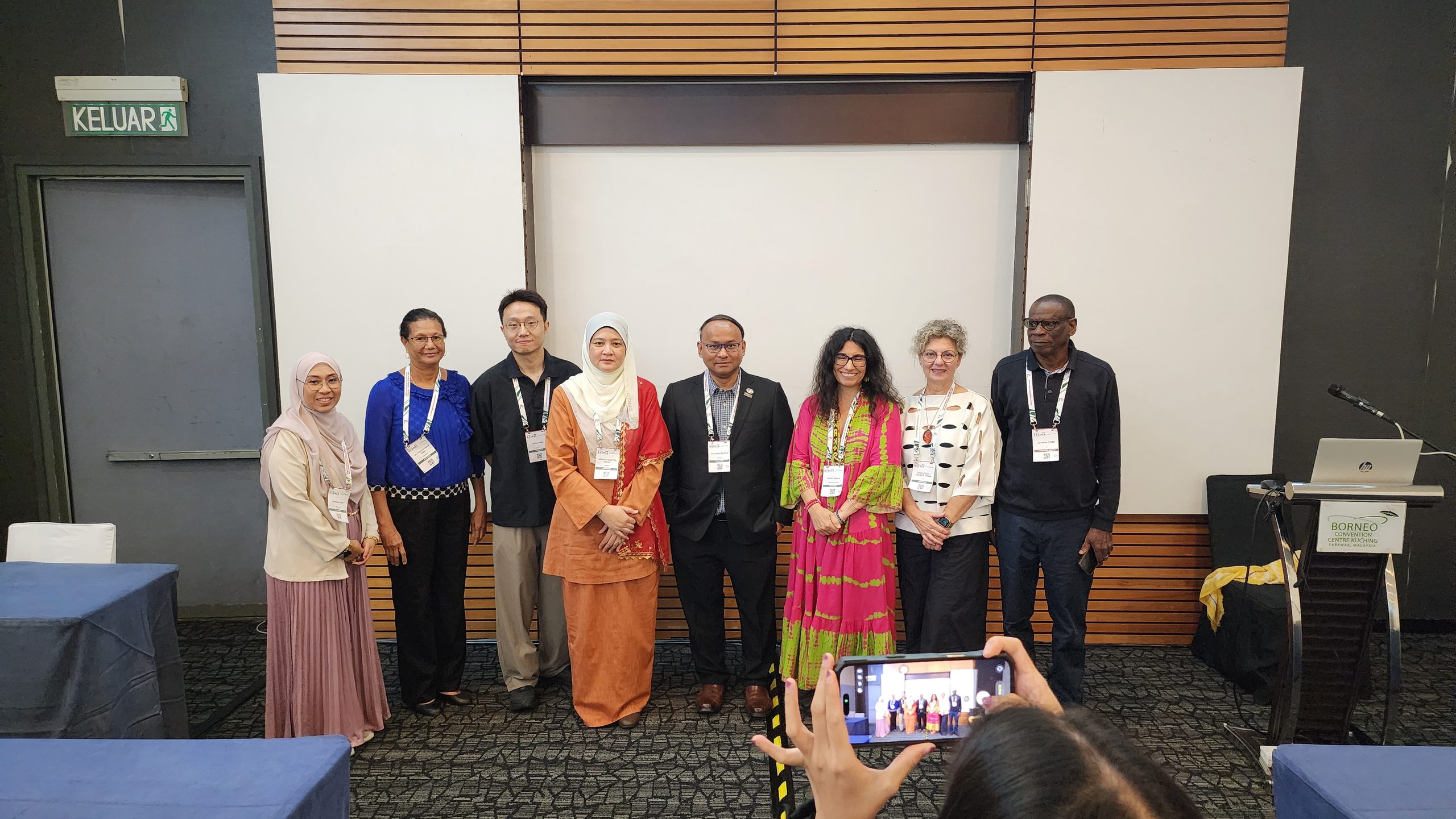 ICOMOS GA2026 – Scientific Session Participants Grazia Tucci with other participants posing for a group photograph during ICOMOS GA2026 in Kuching.